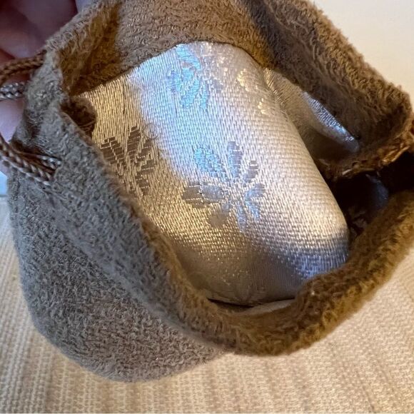 Marahlago jewelry pouch for gift giving / jewelry storage (no jewelry included) - Picture 6 of 8